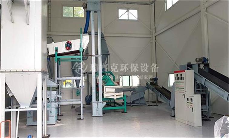 韓國廢舊電池的分解設備現場